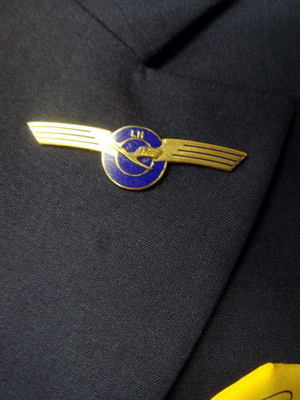 ルフトハンザドイツ航空客室乗務員の制服